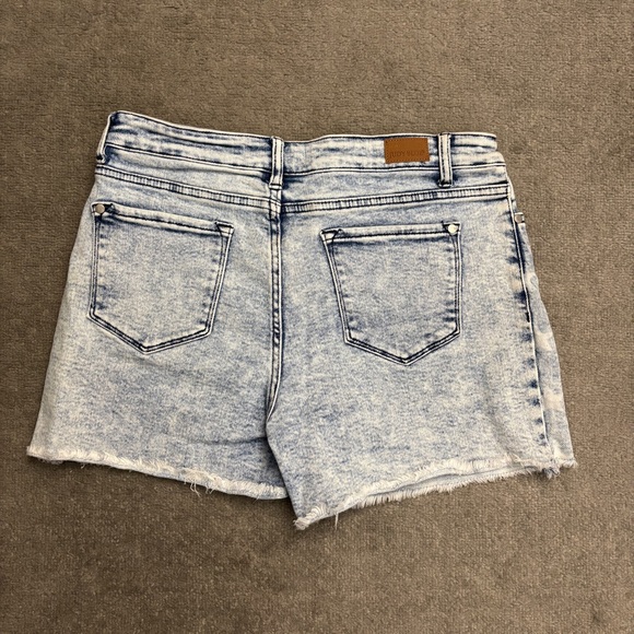 Judy Blue Denim Jean Shorts American Flag Frayed USA Patriotic Women’s - Picture 4 of 10